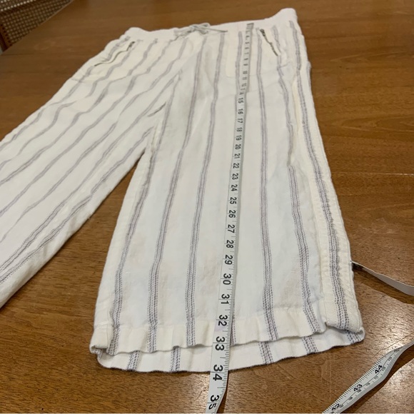 Athleta Bali white 100% linen pull on cropped pants with grey pinstripes - Picture 4 of 6